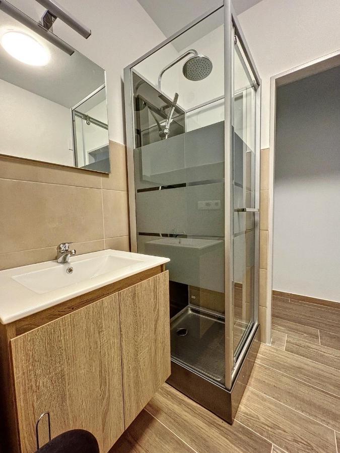 Tirou 5 Centre - Gare - Aeroport Appartement Charleroi Buitenkant foto